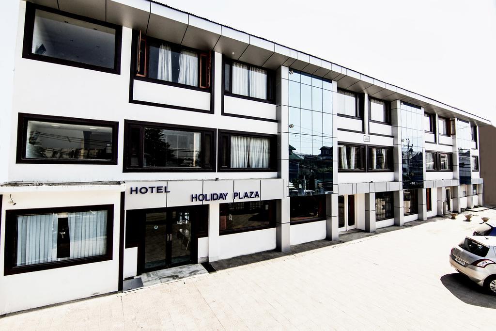 Hôtel Holiday Plaza à Srīnagar Extérieur photo