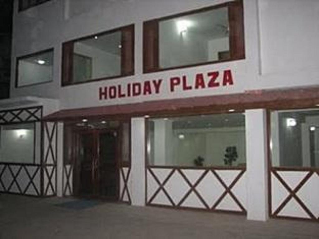 Hôtel Holiday Plaza à Srīnagar Extérieur photo