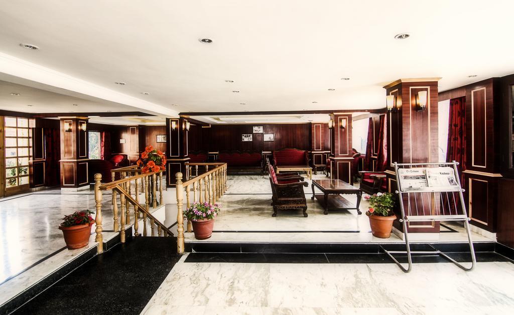 Hôtel Holiday Plaza à Srīnagar Extérieur photo